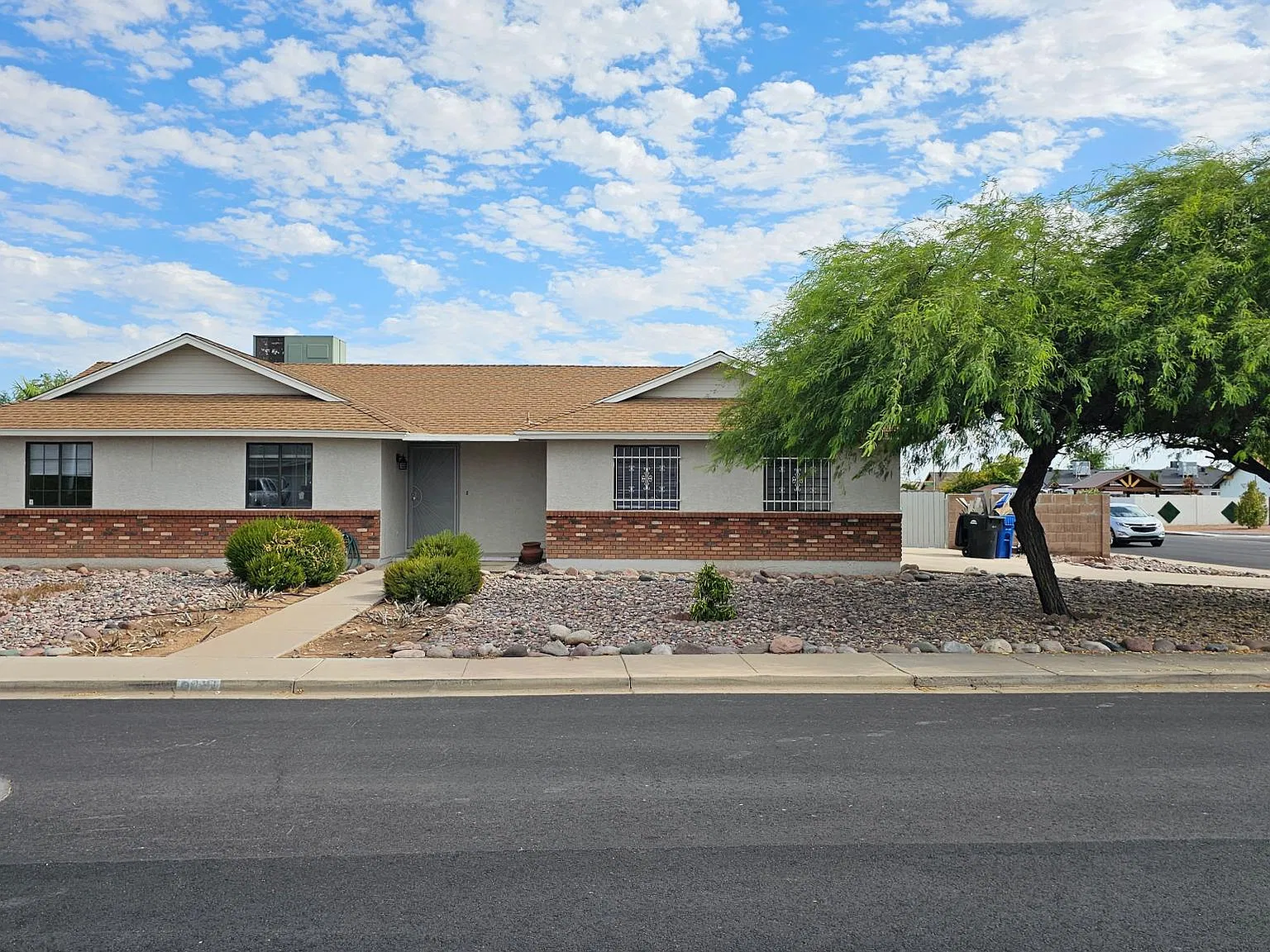 3 bed, 1553 sqft, $2,100 — Photo 2