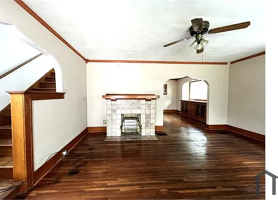 547 E Streicher St — Photo 15