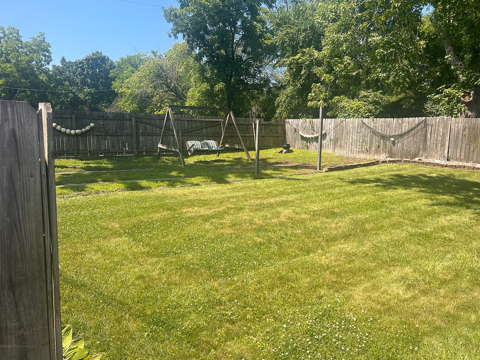3 bed, 1.5 bath, 1350 sqft, $1,800 — Photo 4