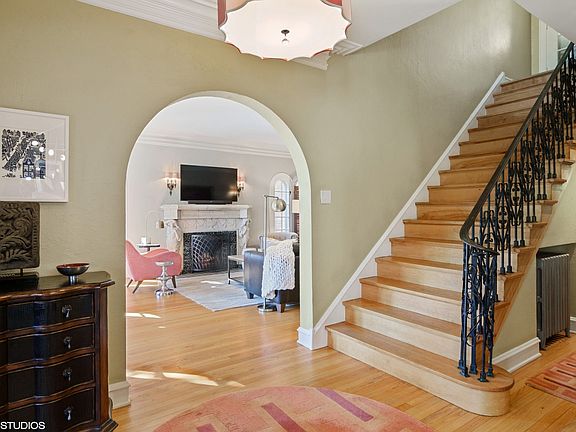 4th image of 1119 N Oak Park Ave