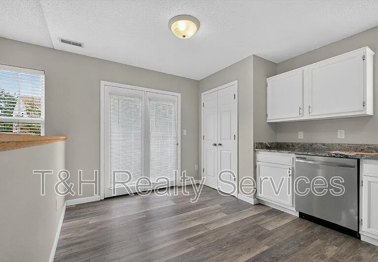 10341 Whitewater Ln — Photo 13