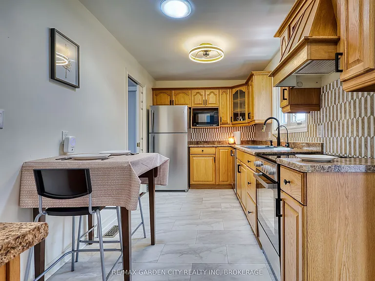 84 Lincoln Ave — Photo 8