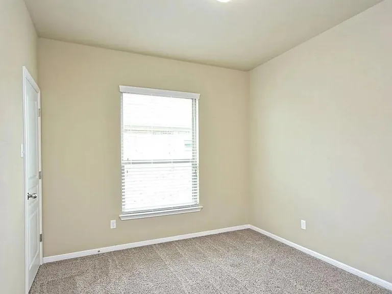 5707 Blackstone Dr — Photo 9