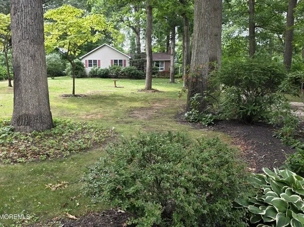 15 La Valley Drive, Manalapan, NJ 07726