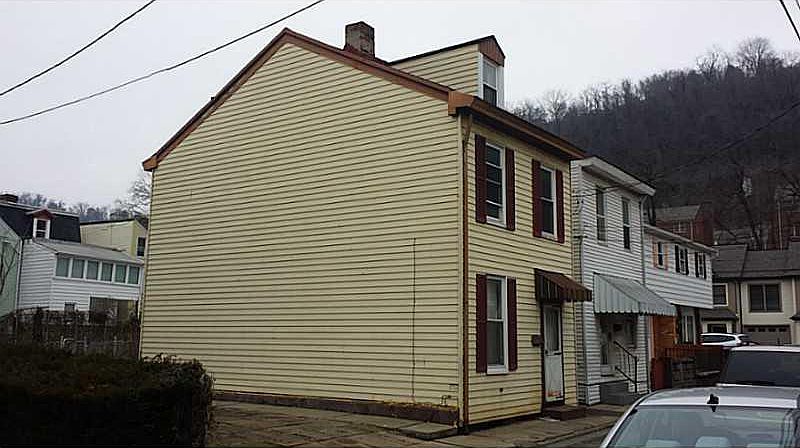 2nd image of 219 12th St