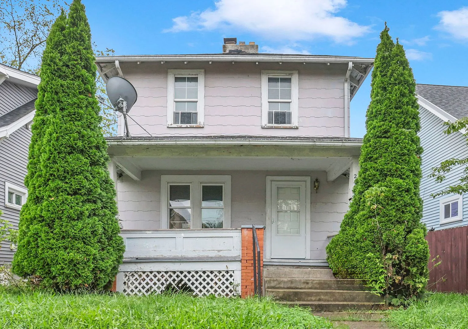 Freshly Updated 2 Bedroom Single-Family Home — Photo 2