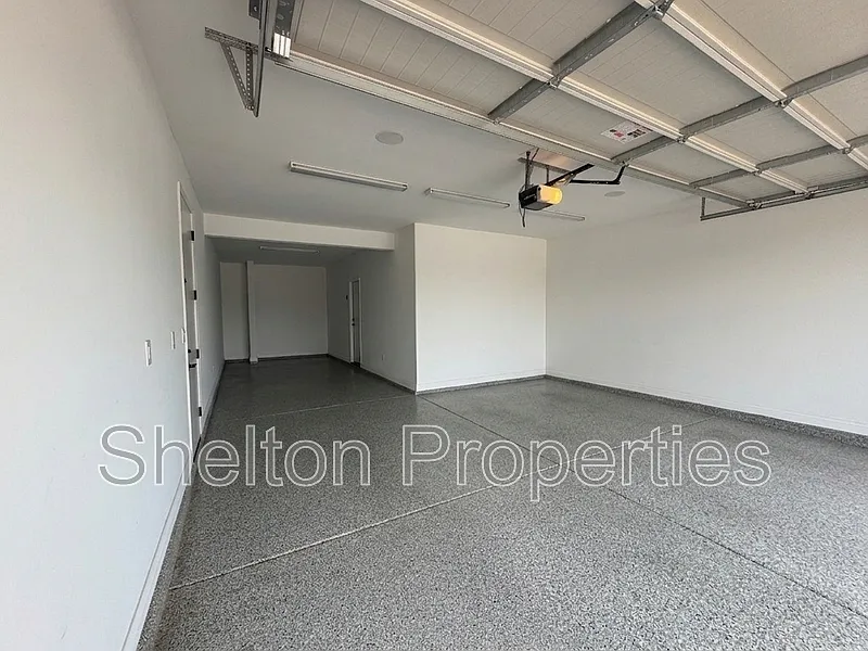 4 bed, 2.5 bath, 2874 sqft, $2,925 — Photo 4