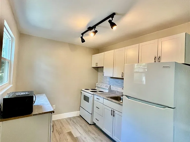 1709 E Chelsea St #B — Photo 6