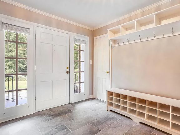 4th image of 9801 Orchid Cir
