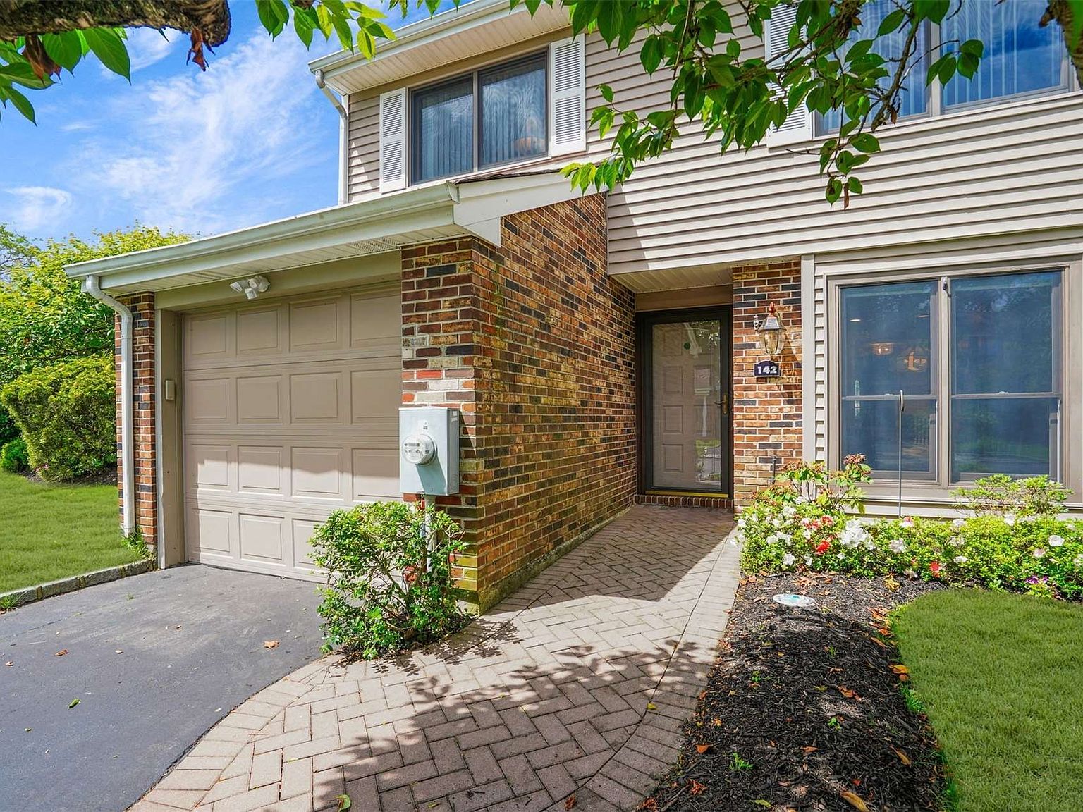 142 Hidden Ponds Circle UNIT 142, Smithtown, NY 11787 Zillow