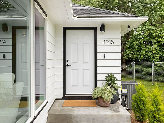 3rd image of 4215 NE 54th St