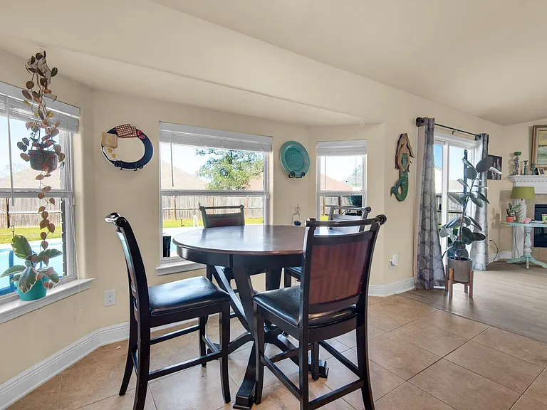 6165 Winchester Cir — Photo 15