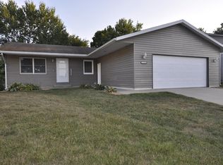 1216 41st St NW, Rochester, MN 55901