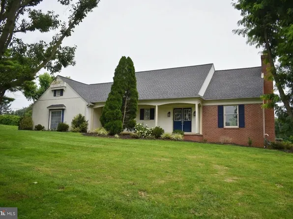 2311 Springfield Dr, Chambersburg, PA 17202