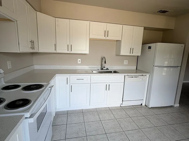 5483 Decatur St — Photo 4