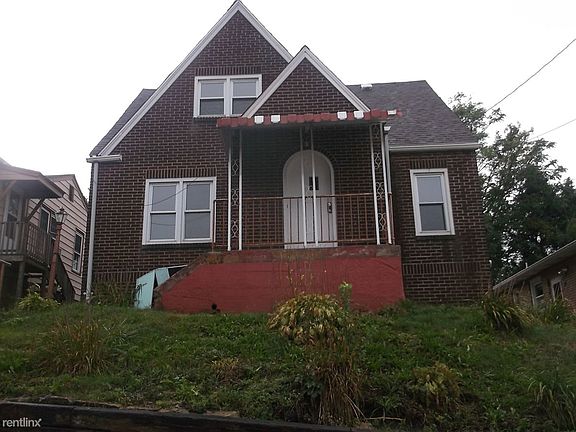 212 Hillcrest Front