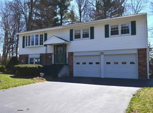 8 Ormond Dr, Niskayuna, NY 12309