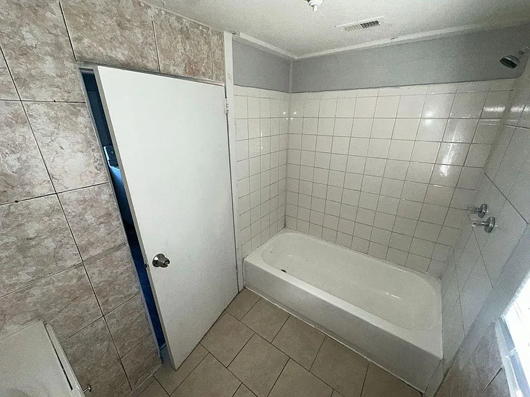 412 N 8th St #1 — Photo 15