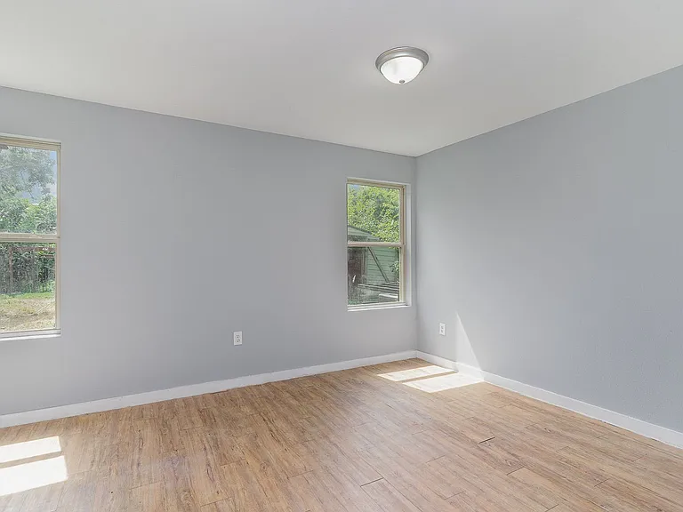 4621 Owenwood Ave — Photo 7
