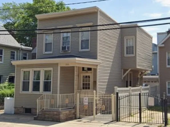 205 Lake St, Newark City, NJ 07104