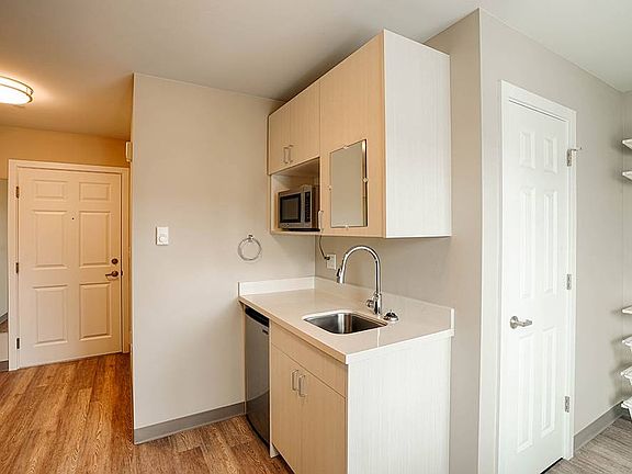 4th image of 1811 20th Ave Unit A4