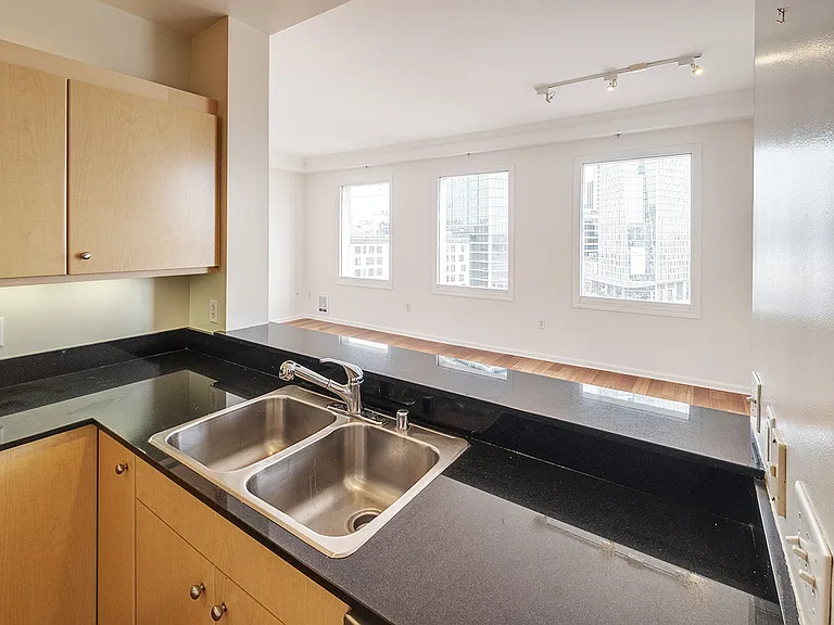 140 S Van Ness Ave #1131 — Photo 11