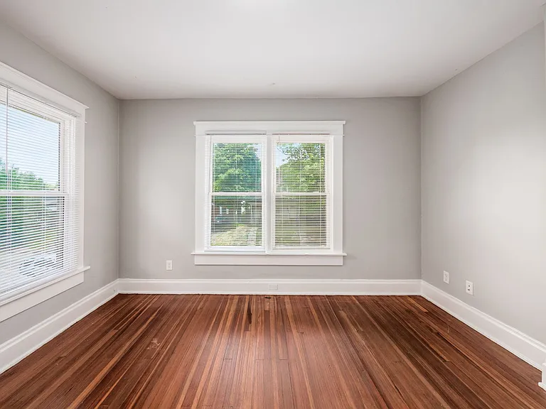 411 13th Ave — Photo 30