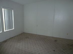 3rd image of 5549 S Glenn Acres Ter