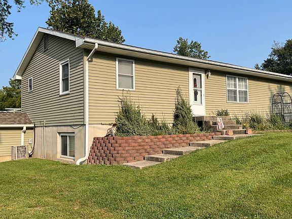 2nd image of 122 Hoffman Ave