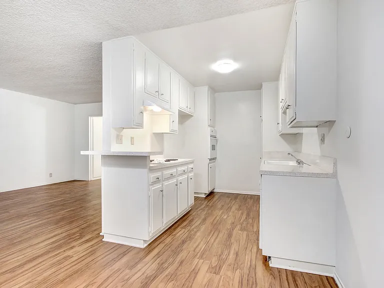 5292 Newcastle Ave — Photo 13