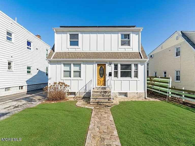 22 Schuyler Ave — Photo 1