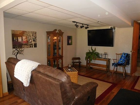 2nd image of 523 Everton St