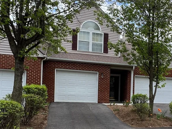 1110 Red Leaf Ct NW, Christiansburg, VA 24073