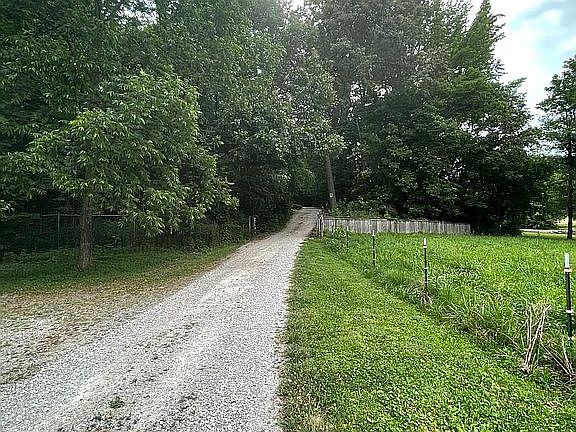 5th image of 6637 Roberts Rd