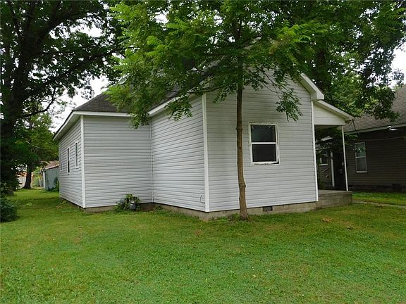 2nd image of 807 W 5th St