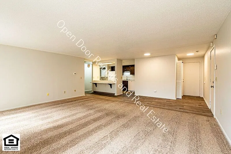 2 bed, 1.0 bath, 2050 sqft, $1,350 — Photo 3