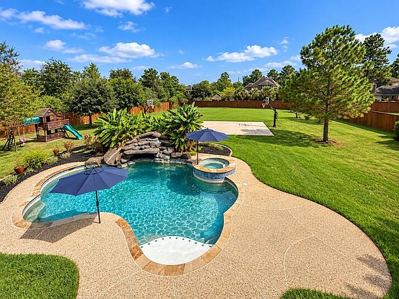 3rd image of 7 Compton Manor Dr
