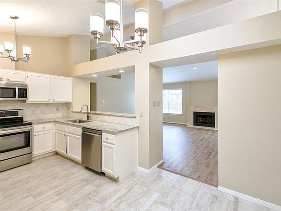 5th image of 3411 Valley Gardens Dr