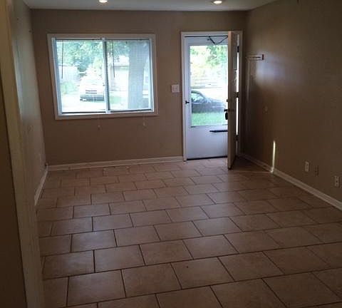 3rd image of 5122 Melody Ln