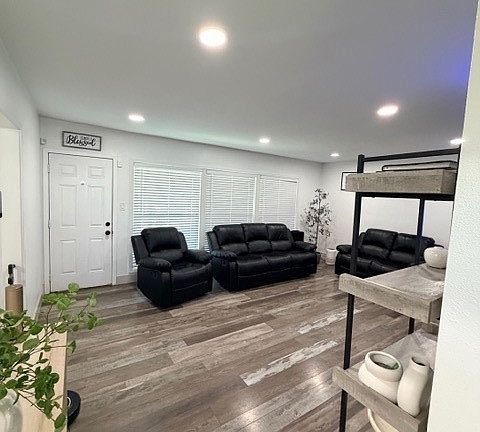 5th image of 3546 Donald Ave