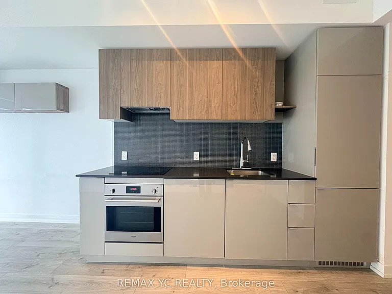 161 Roehampton Ave #2009 — Photo 5