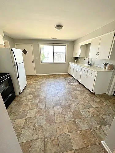 58 W Washington Ave #4 Photo 1