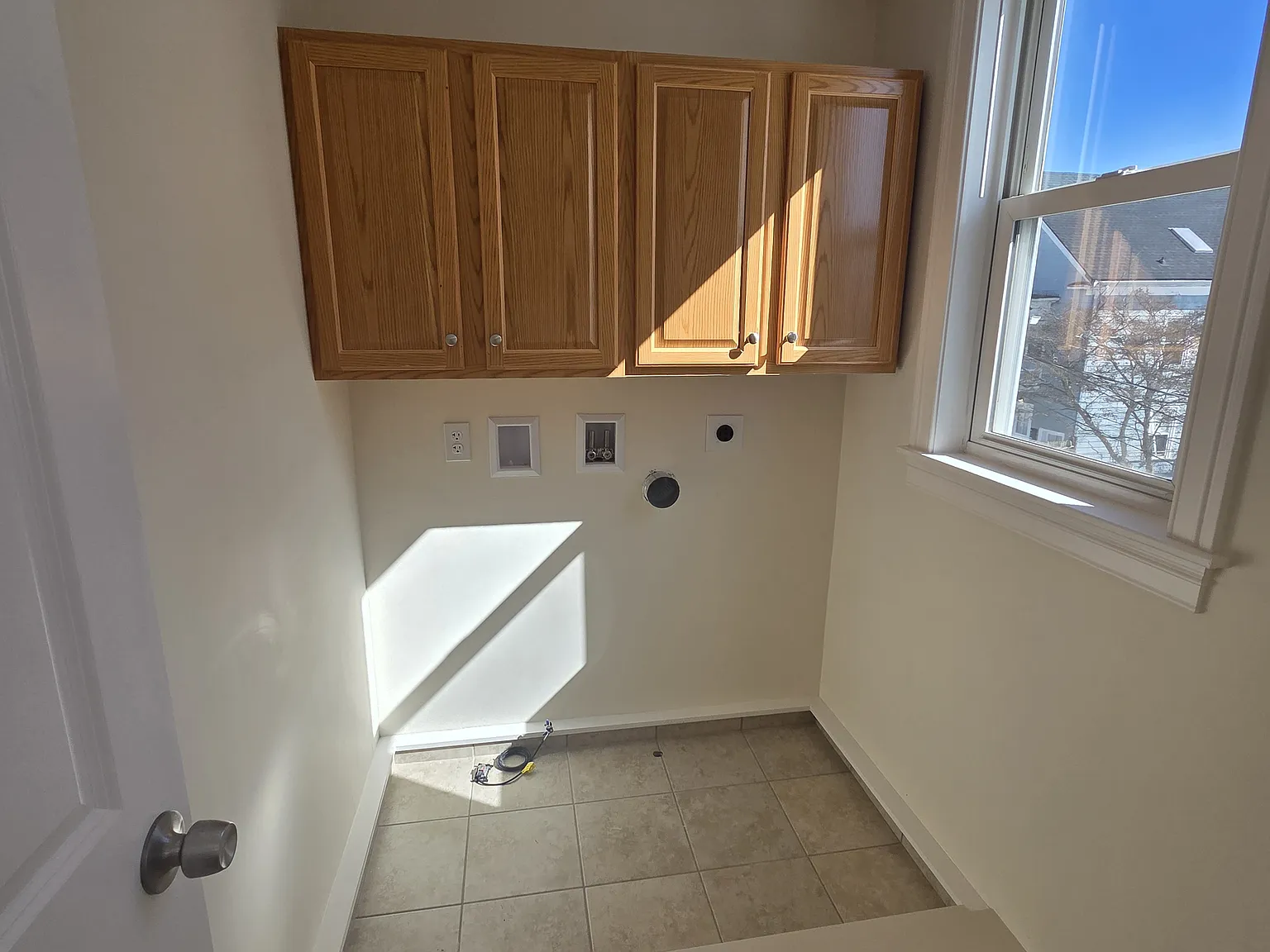 3 bed, 1200 sqft, $2,975 — Photo 3