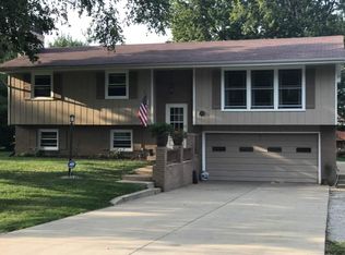 18864 Pioneer St, Bloomington, IL 61705