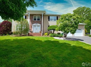 11 Van Hise Ct, East Brunswick, NJ 08816