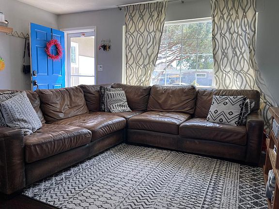 3rd image of 320 Larkspur Dr