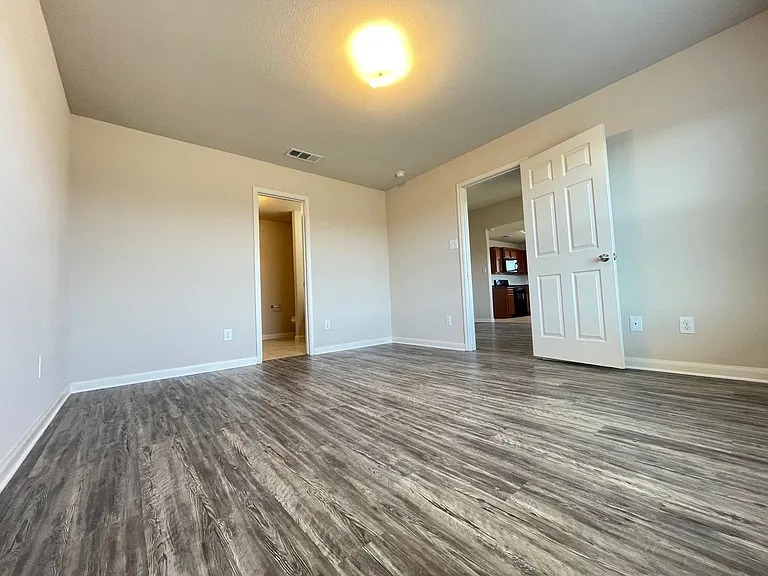 207 Dodge City Trl — Photo 16