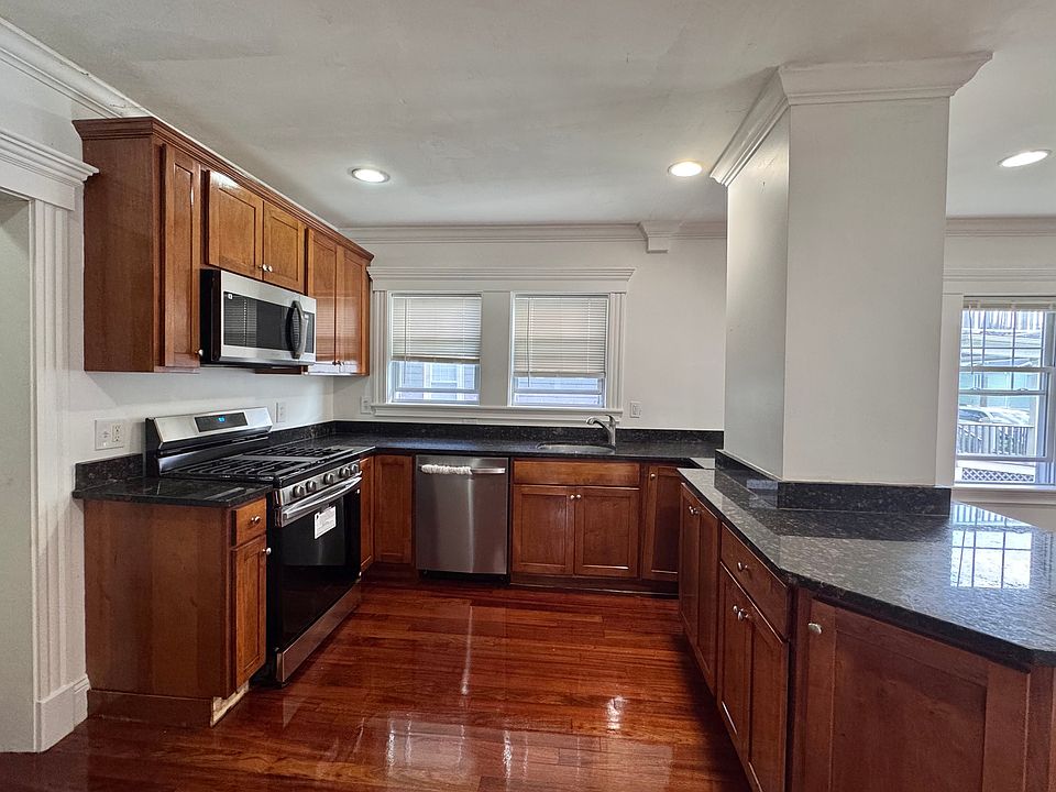 1st image of 10 Woodfield St