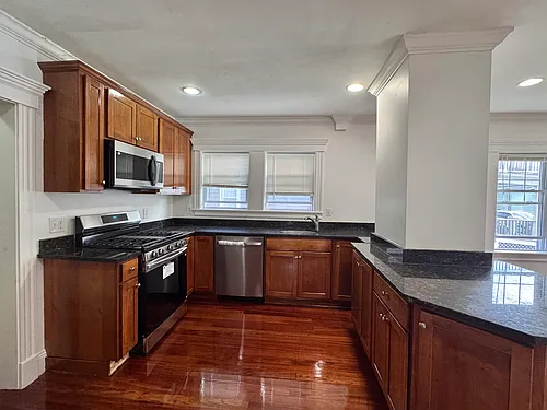 10 Woodfield St Photo 1