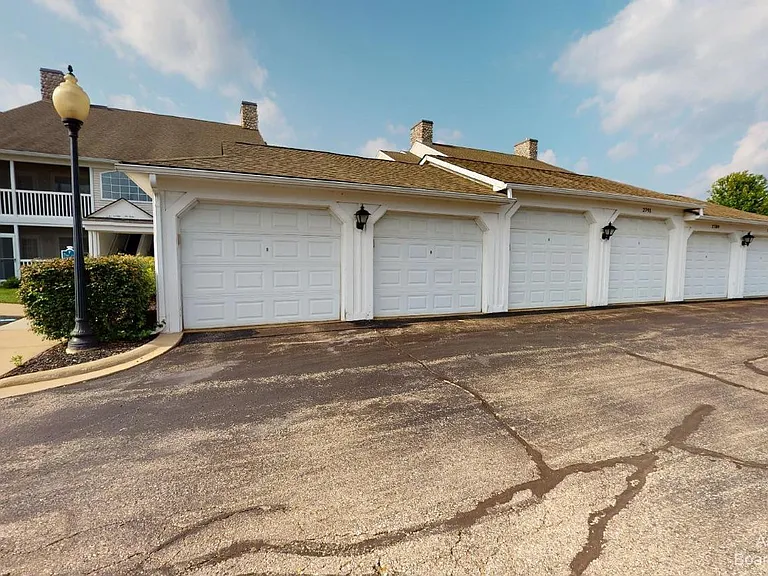 2795 S Knightsbridge Cir — Photo 16